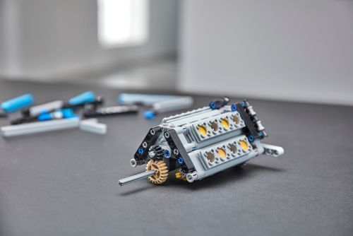 Set 42083