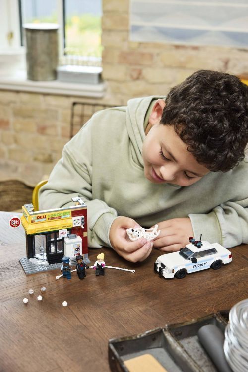 Set 76311