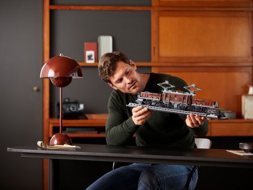 Set 10277